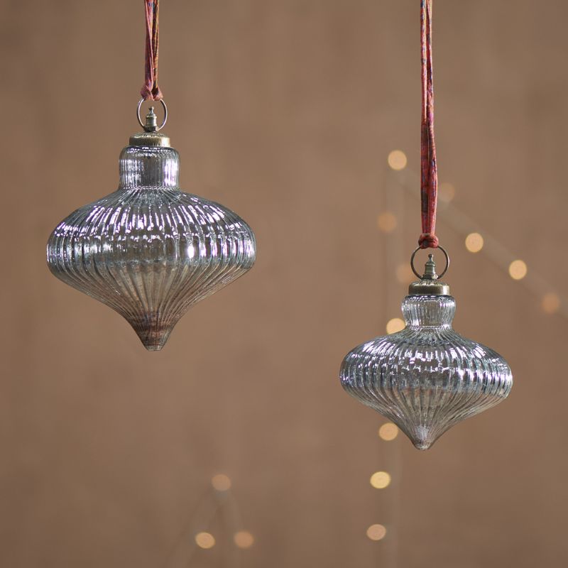 CHRISTMAS TREE DECORATIONS & BAUBLES